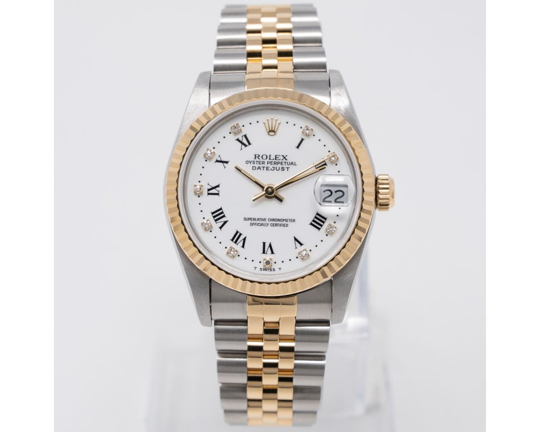 Ladies Datejust Ref 68273 White Roman Dial D Link Jubilee Bracelet With Papers 1988: Ladies Datejust Ref 68273 White Roman Dial D Link Jubilee Bracelet With Papers 1988 This ladies Rolex Datejust features a white Roman numeral dial, fluted bezel, and a D-Link Jubilee bracelet. The wat
