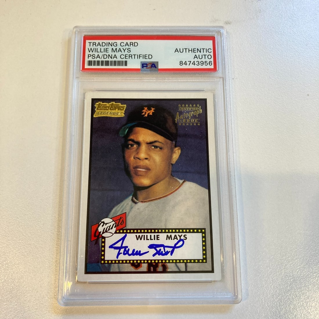 2001 Topps Team 1952 Willie Mays Signed Rookie Card PSA Authenticated: 2001 Topps Team 1952 Willie Mays Signed Rookie Card PSA Authenticated This is a 2001 Topps Team 1952 Topps Willie Mays Signed Rookie Card, authenticated by Professional Sports Authenticator (PSA). The