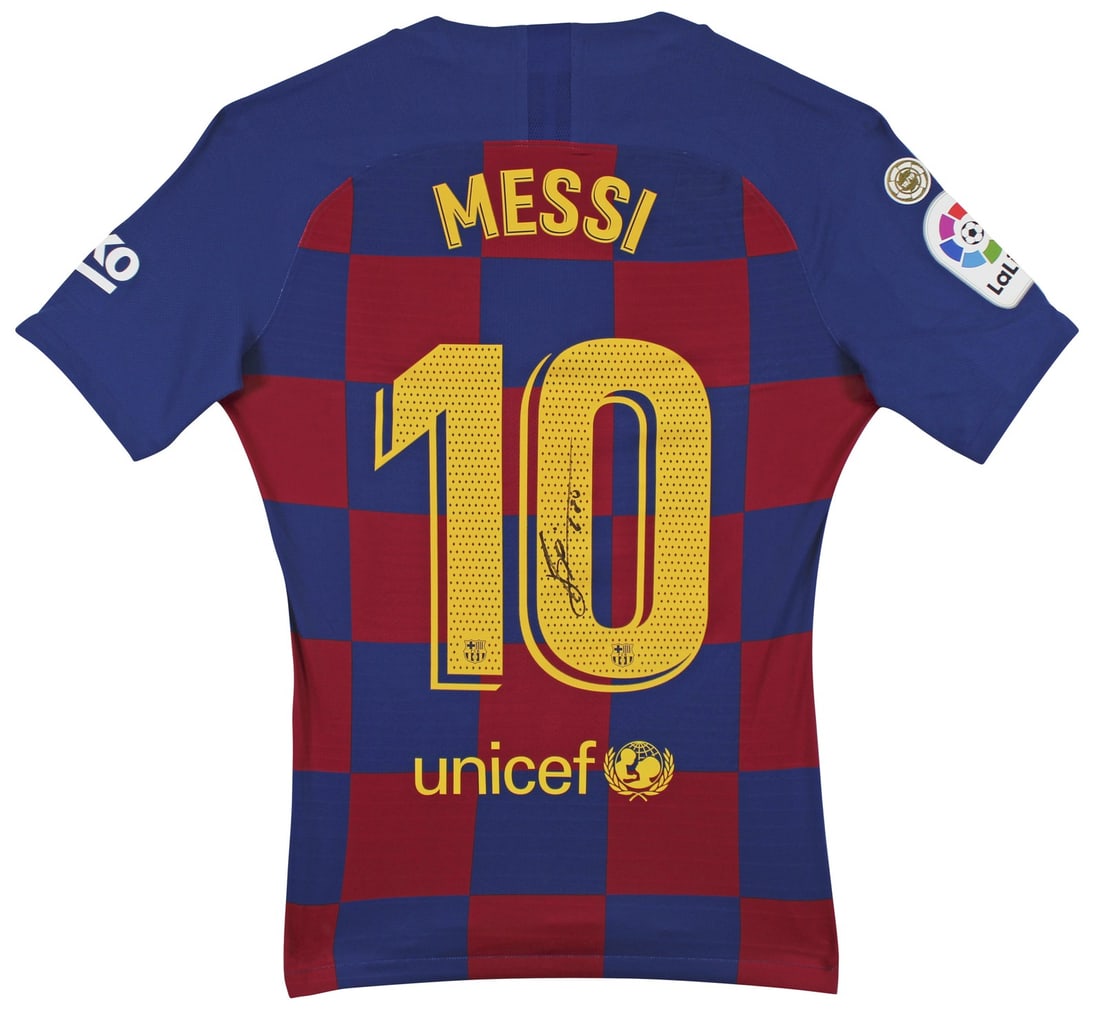 Lionel Messi Signed Barcelona Checkerboard Nike Jersey Beckett COA: Lionel Messi Signed Barcelona Checkerboard Nike Jersey Beckett COA Celebrate the legacy of Lionel Messi with this authentic signed blue and red checkerboard Nike jersey from Barcelona Football Club. T