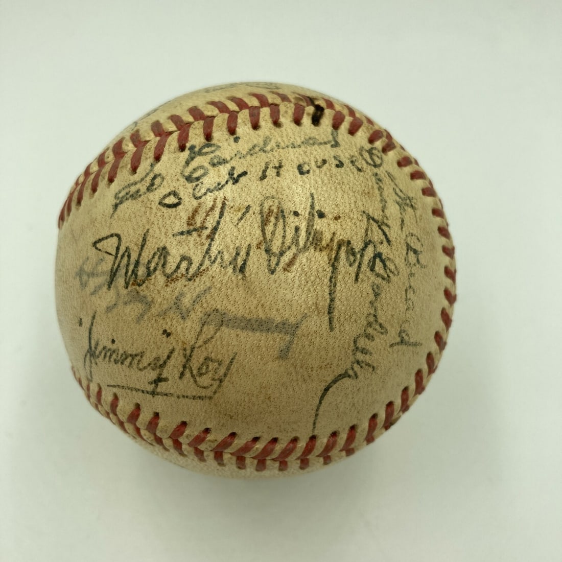 Rare Martin Dihigo Autographed 1940s Baseball with JSA Authentication: Rare Martin Dihigo Autographed 1940s Baseball with JSA Authentication This is an extraordinary 1940s multi-signed baseball featuring the highly sought-after signature of Cuban baseball legend Martin D