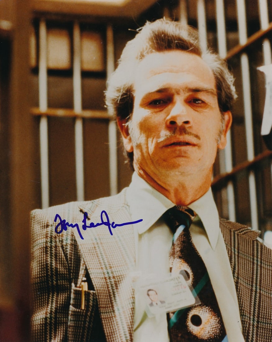 Tommy Lee Jones Autographed 8x10 Photo BAS Authenticated: Tommy Lee Jones Autographed 8x10 Photo BAS Authenticated This is an original 8x10 photograph signed by Tommy Lee Jones. The autograph has been authenticated by BAS/Beckett, featuring their tamper-proo