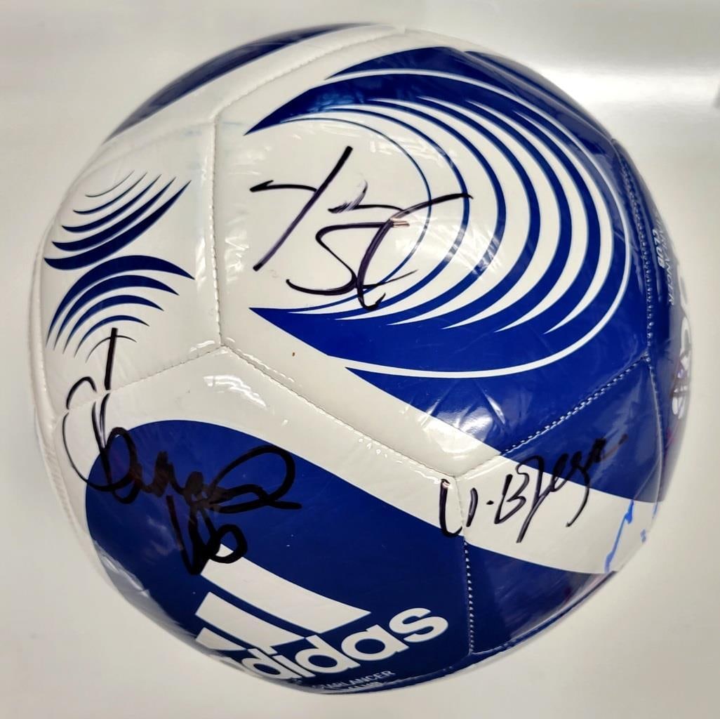 Ted Lasso Soccer Ball Signed by 7 Cast Members Beckett Authenticated: Ted Lasso Soccer Ball Signed by 7 Cast Members Beckett Authenticated This Ted Lasso cast signed soccer ball features the authentic signatures of seven cast members, including Jason Sudeikis. It is a u