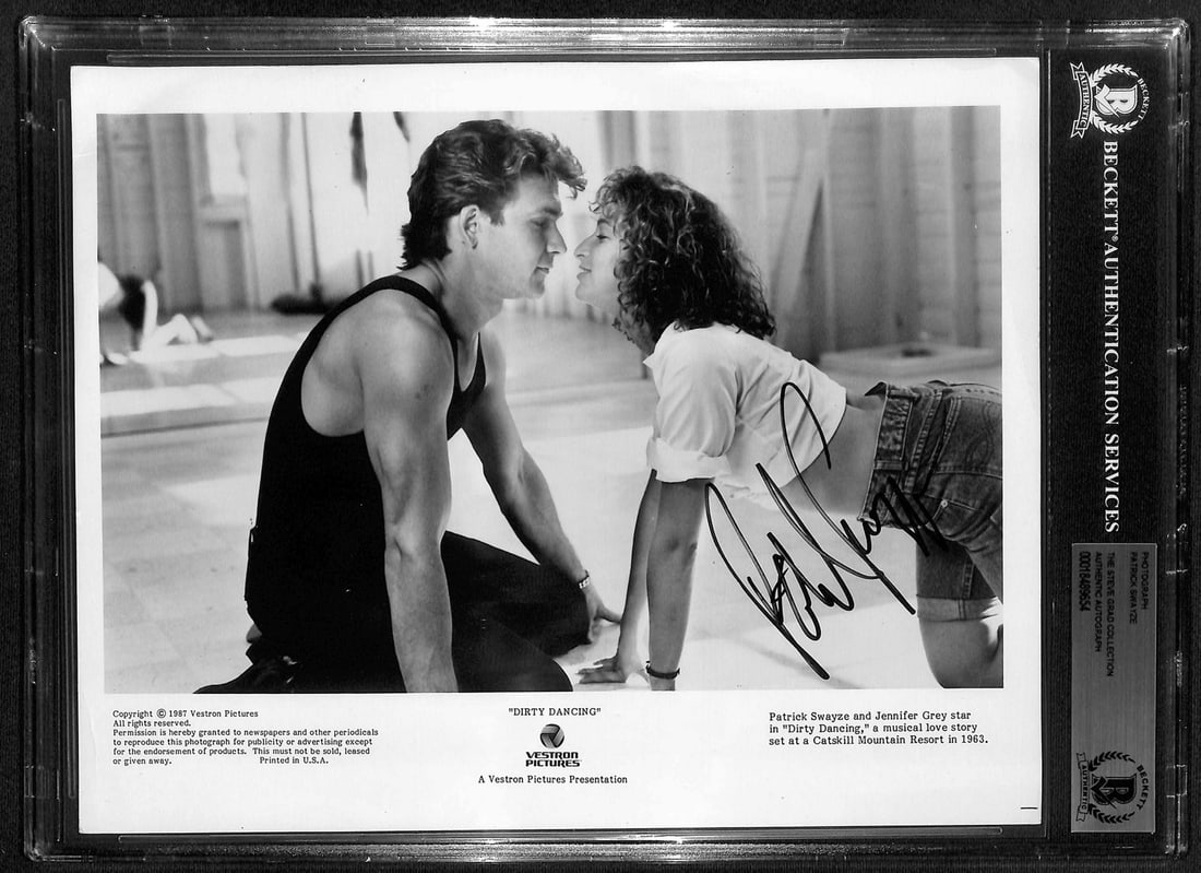 Patrick Swayze Signed 8x10 Dirty Dancing Photo Beckett Certified Rare: Patrick Swayze Signed 8x10 Dirty Dancing Photo Beckett Certified Rare This remarkable 8x10 black-and-white movie still photograph captures a moment from the beloved 1987 film Dirty Dancing, boldly sig