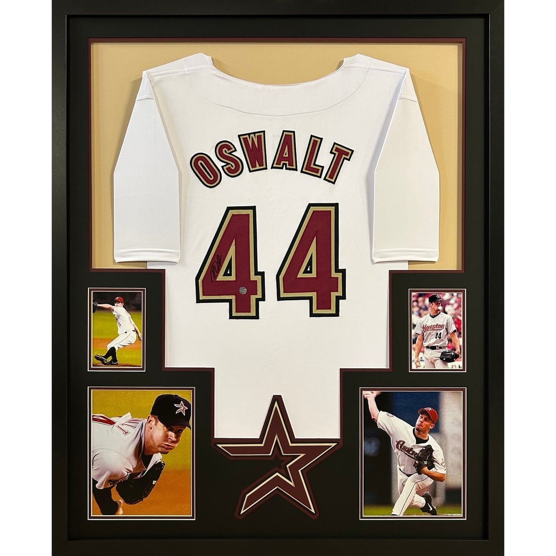 Roy Oswalt Autographed Framed Jersey AWM Certified Houston Astros: Roy Oswalt Autographed Framed Jersey AWM Certified Houston Astros This framed jersey features an autographed signature from Roy Oswalt, a notable player from the Houston Astros. Authenticated by AWM, 