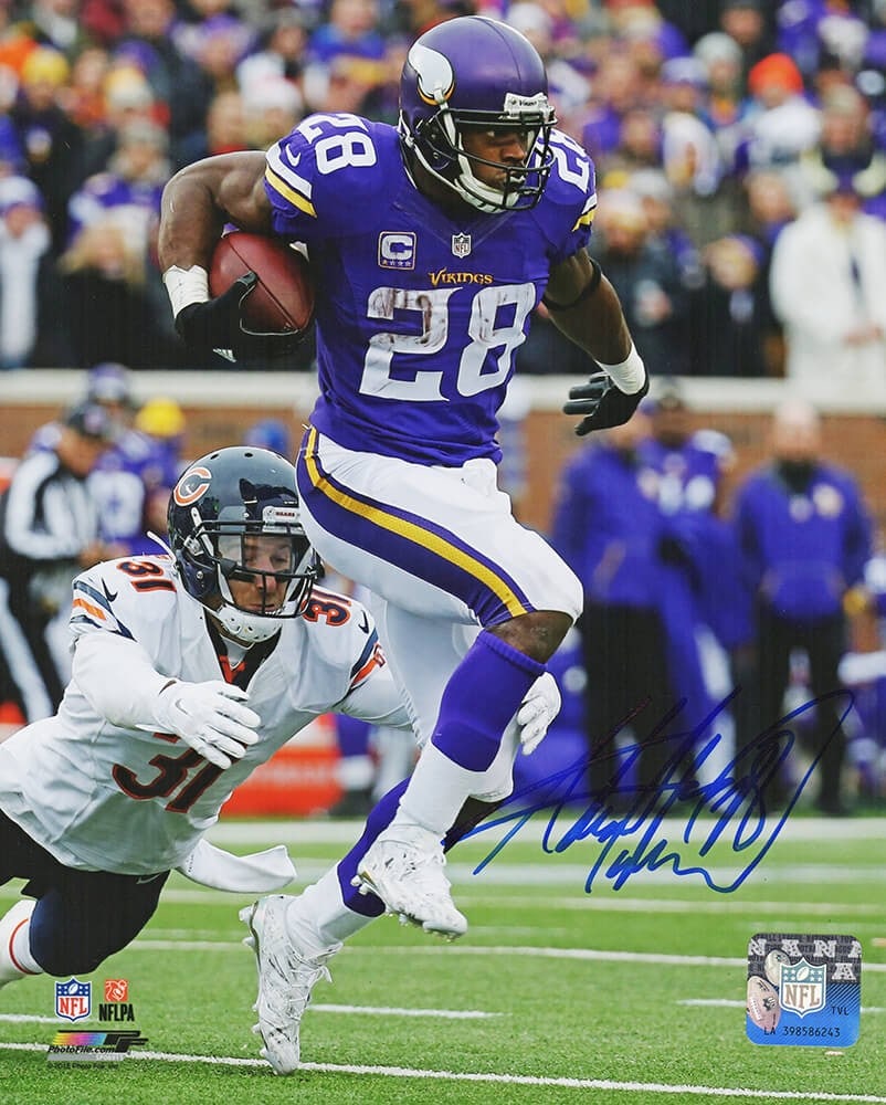 Adrian Peterson Signed 8x10 Vikings Photo vs Bears with COA: Adrian Peterson Signed 8x10 Vikings Photo vs Bears with COA This original 8x10 photo features Adrian Peterson, the renowned Minnesota Vikings player, in action against the Bears. The photo is authenti