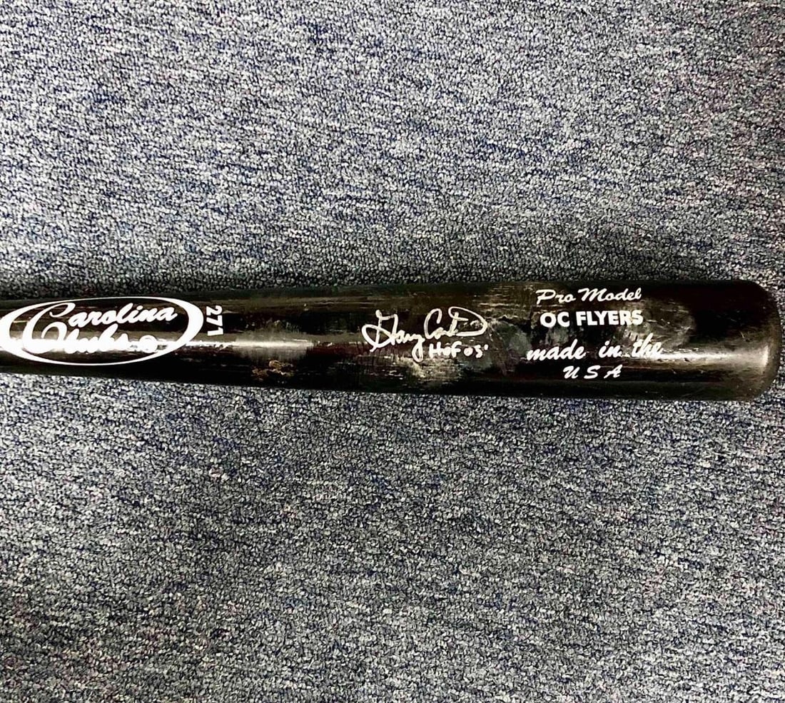Gary Carter Autographed Game-Used Bat 2008 OC Flyers JSA COA HOF 03: Gary Carter Autographed Game-Used Bat 2008 OC Flyers JSA COA HOF 03 This authentic 2008 game-used bat from the OC Flyers features the signature of Hall of Famer Gary Carter, recognized for his remarka
