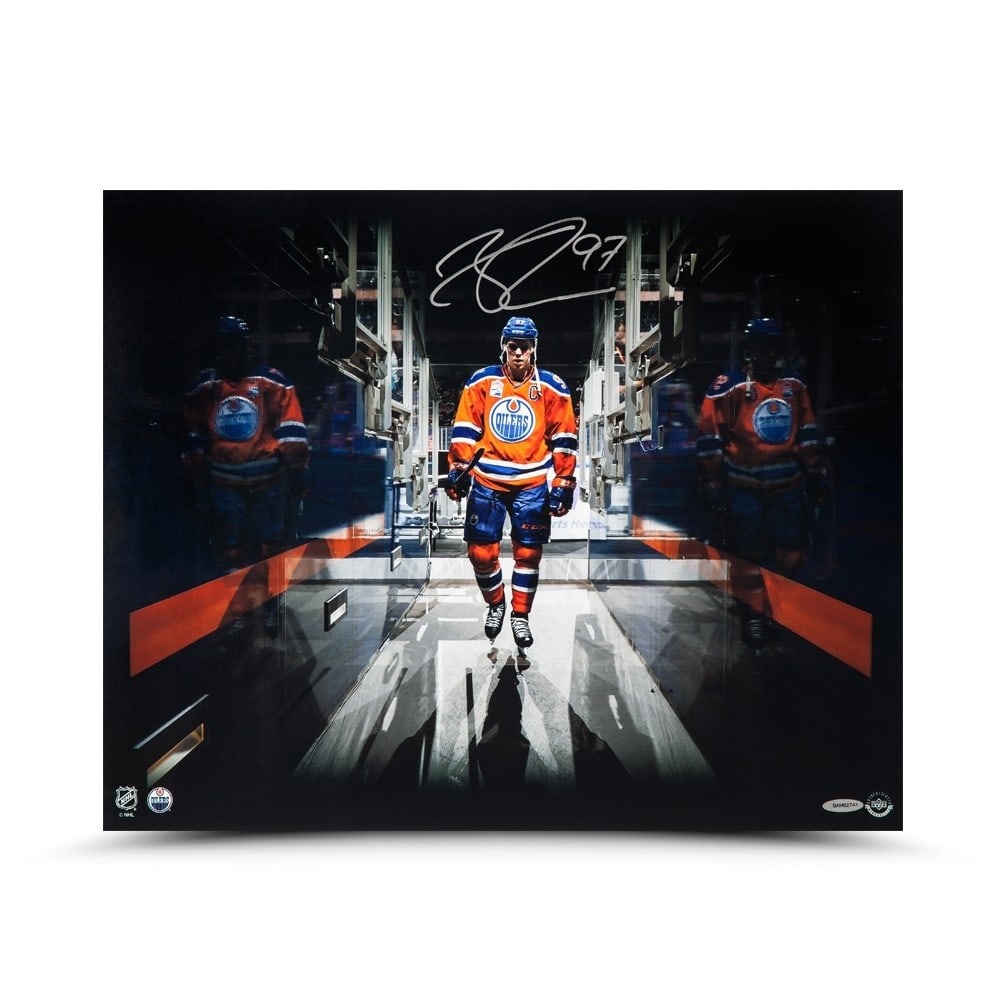 Connor McDavid Autographed 16x20 Photo Tunnel Vision Edmonton Oilers: Connor McDavid Autographed 16x20 Photo Tunnel Vision Edmonton Oilers This stunning 16" x 20" photo captures Connor McDavid of the Edmonton Oilers in a moment of intense focus, known as "Tunnel Vision.