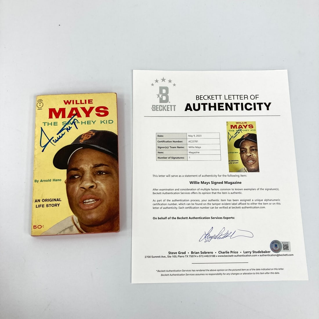 Willie Mays Signed 1950s Baseball Book with Beckett COA: Willie Mays Signed 1950s Baseball Book with Beckett COA This is a pre-owned 1950's baseball book titled 'Willie Mays The Say Hey Kid,' featuring the signature of the legendary baseball player Willie M