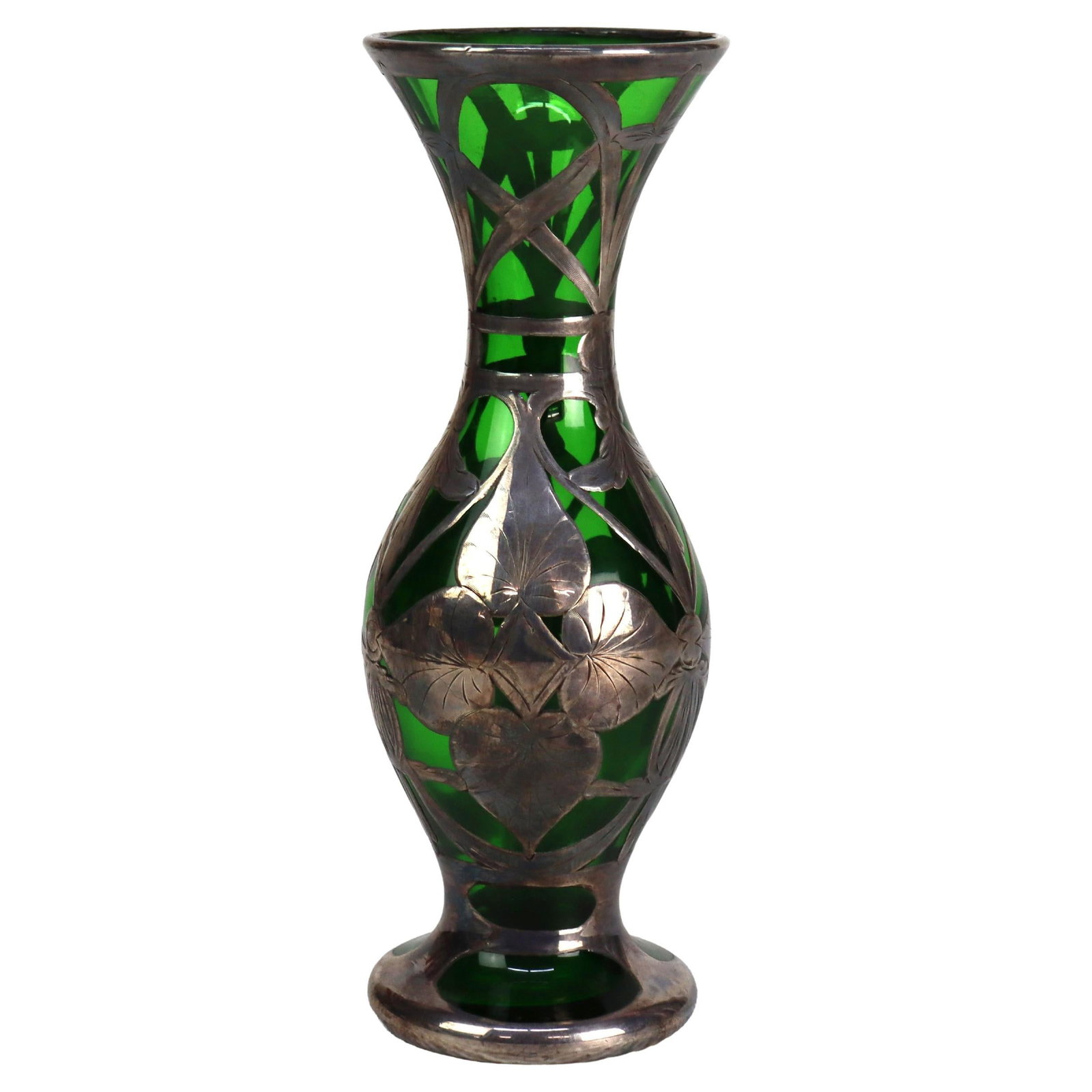 Art Nouveau Sterling Silver Emerald Glass Vase by Alvin Manufacturing c1890: Art Nouveau Sterling Silver Emerald Glass Vase by Alvin Manufacturing c1890 This is an antique vase crafted by Alvin Manufacturing Co. in the late 19th century. The piece features an Art Nouveau folia