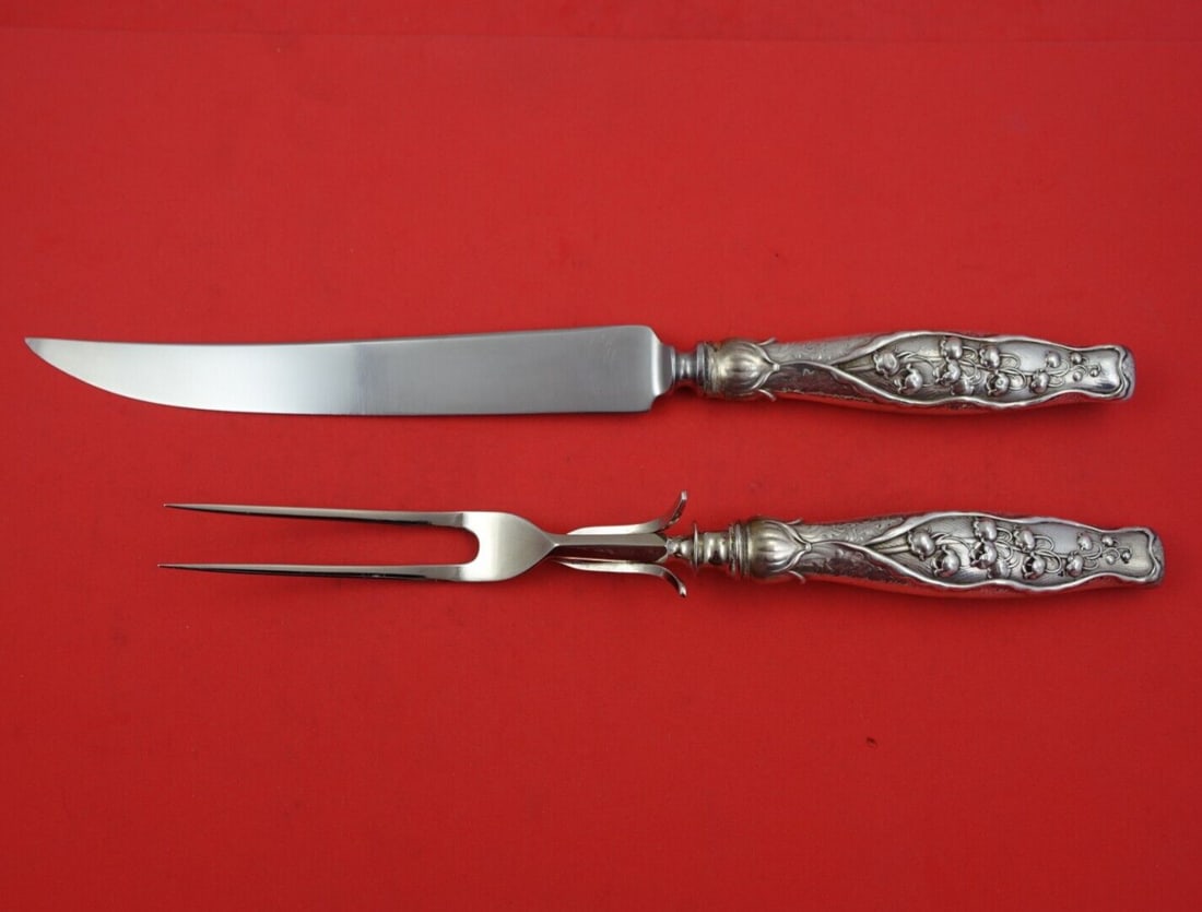 Whiting Sterling Silver Lily of the Valley 2pc Roast Carving Set: Whiting Sterling Silver Lily of the Valley 2pc Roast Carving Set This exquisite 2-piece roast carving set features the elegant "Lily of the Valley" pattern by Whiting. Crafted from sterling silver wit