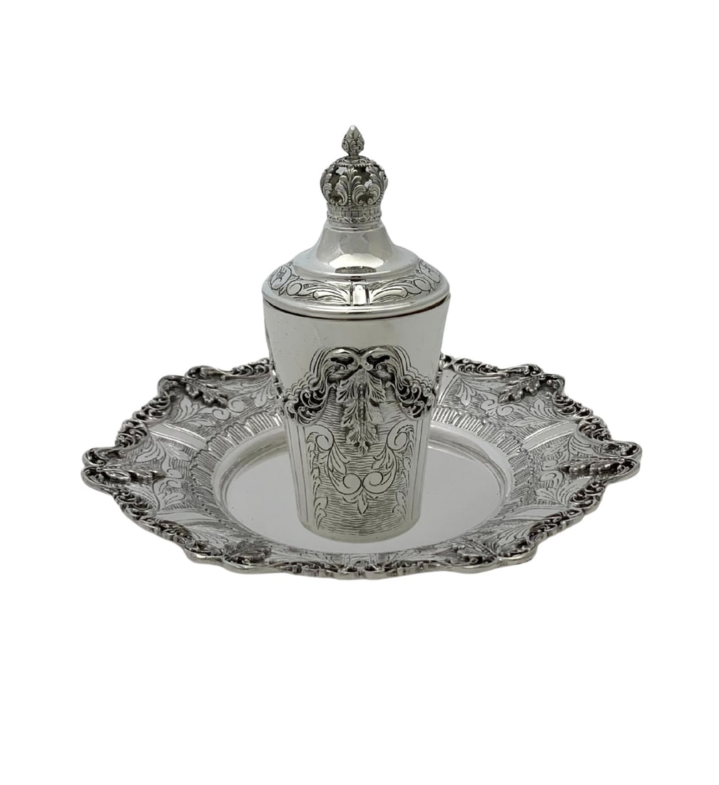 Handmade 925 Sterling Silver Ornate Leaf Cup Tray Set: Handmade 925 Sterling Silver Ornate Leaf Cup Tray Set This exquisite cup and tray set is crafted from fine 925 sterling silver, featuring a beautifully handmade leaf applique with chased ornate swirl 