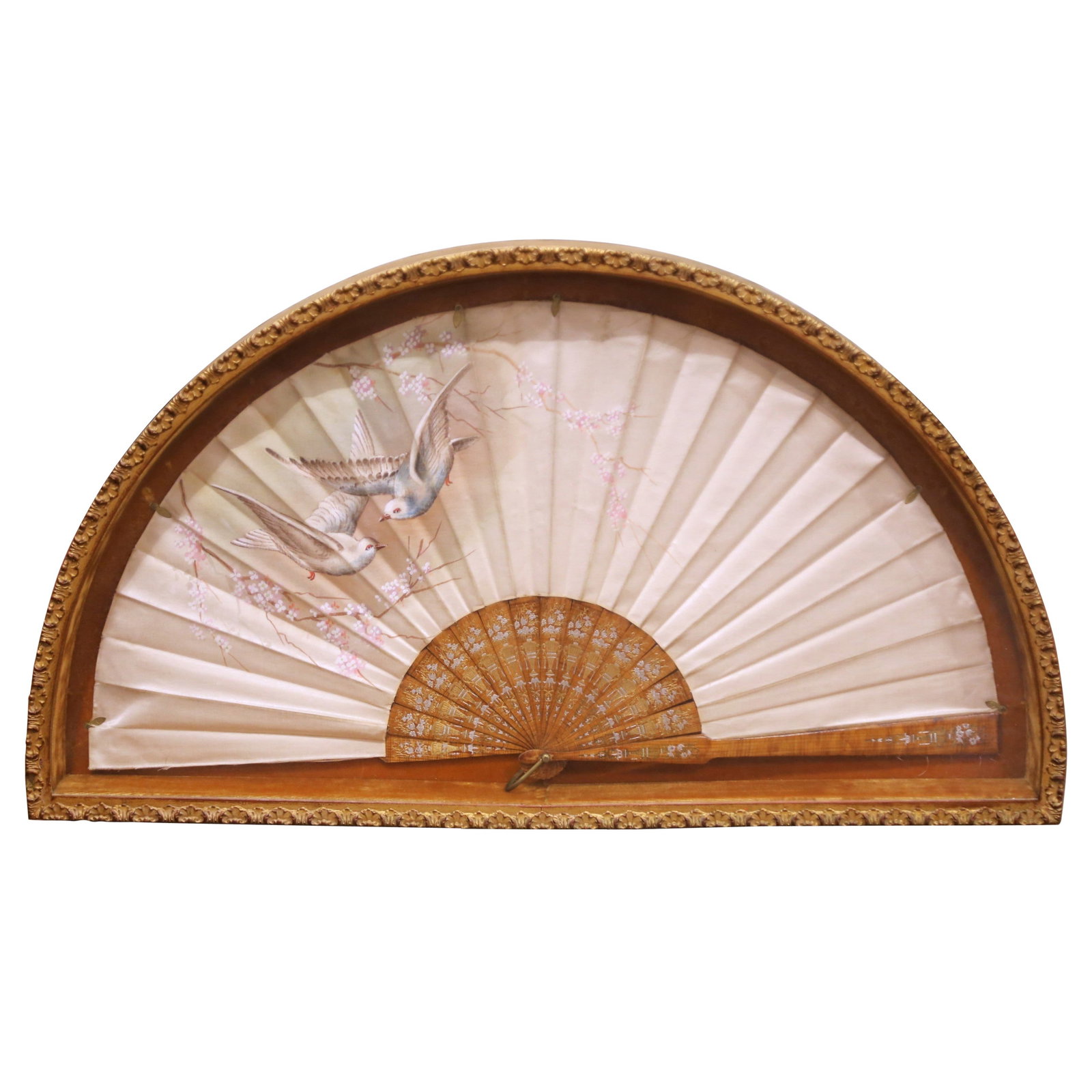 Framed French Silk Eventail with Giltwood Shadowbox Napoleon III Circa 1890: Framed French Silk Eventail with Giltwood Shadowbox Napoleon III Circa 1890 Elegant late 19th century French fan, hand-painted on silk and mounted within a finely carved giltwood frame under glass. Cr