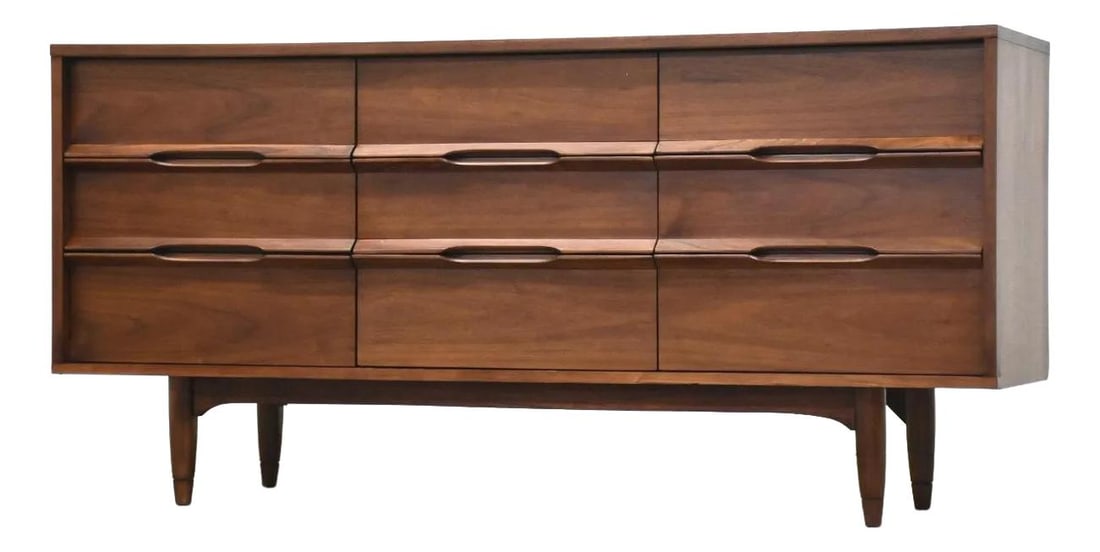 1960s Mid Century Walnut Dresser with Nine Drawers: 1960s Mid Century Walnut Dresser with Nine Drawers This elegant mid-century modern dresser features a stylish walnut construction with nine spacious drawers, each adorned with sculpted and inset pulls