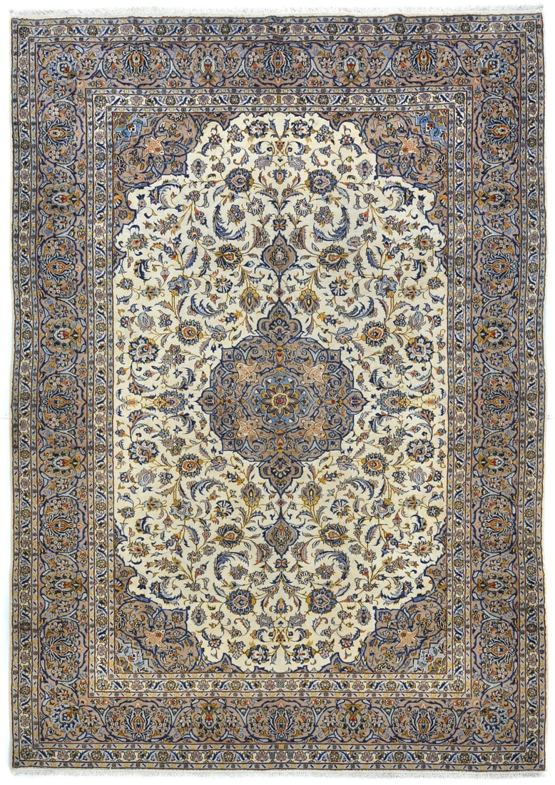 Vintage Hand-Knotted Cream Wool Oriental Rug 9'6 x 13'2 Floral Design: Vintage Hand-Knotted Cream Wool Oriental Rug 9'6 x 13'2 Floral Design Enhance your space with this Vintage Cream Wool Oriental Rug featuring a stunning floral medallion design. Measuring 9'6" x 13'2",