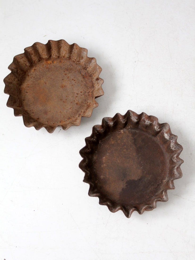 Pair of Antique Industrial Fluted Metal Trays 15 inch (1 of 11)