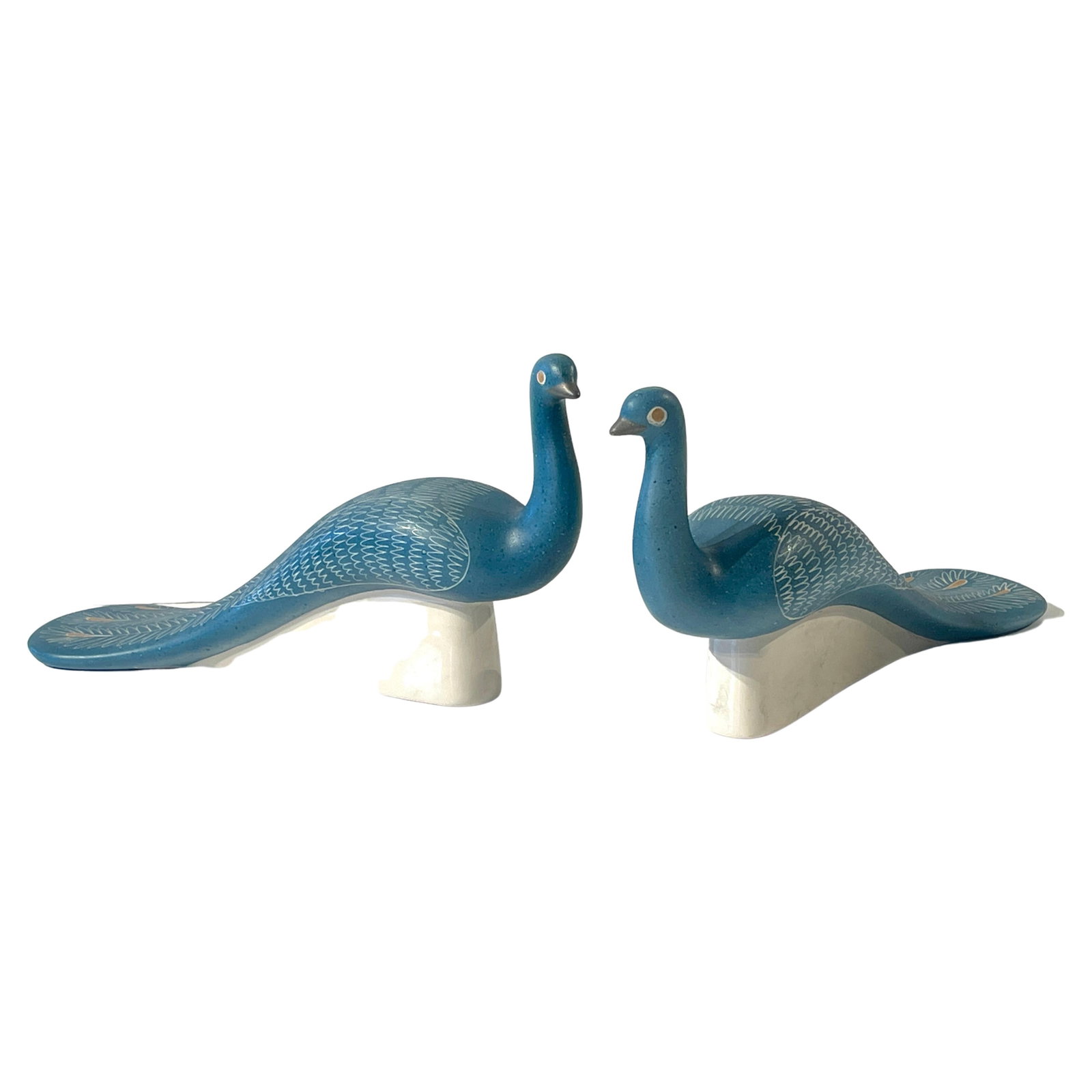 Waylande Gregory Blue Peacock Sculptures Set of 2 1950s USA: Waylande Gregory Blue Peacock Sculptures Set of 2 1950s USA This exquisite pair of blue peacock sculptures, crafted by Waylande Gregory in the USA during the 1950s, reflects a remarkable blend of eleg