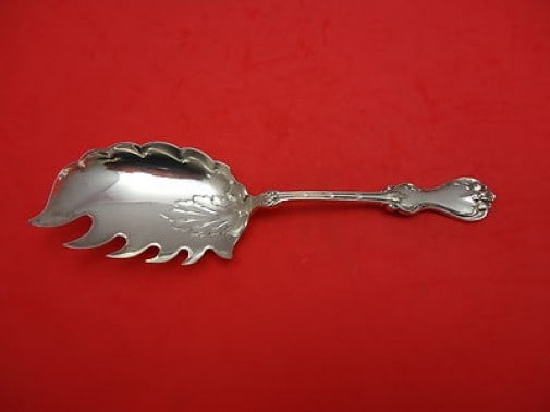 Whiting Duke of York Sterling Silver 9.5 Inch Macaroni Server: Whiting Duke of York Sterling Silver 9.5 Inch Macaroni Server Discover the exquisite Duke of York macaroni server, crafted by Whiting in sterling silver (.925). This heirloom serving piece measures 9 
