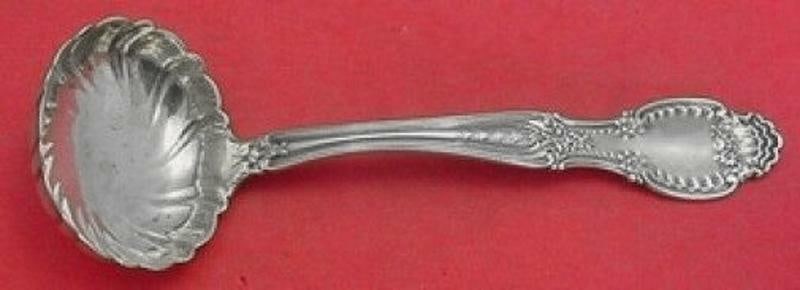 Tiffany & Co Richelieu Sterling Silver Fluted Gravy Ladle 7 1/4 Inches: Tiffany & Co Richelieu Sterling Silver Fluted Gravy Ladle 7 1/4 Inches This elegant gravy ladle is crafted in sterling silver by Tiffany & Co., featuring the renowned Richelieu pattern. Measuring 7 1/