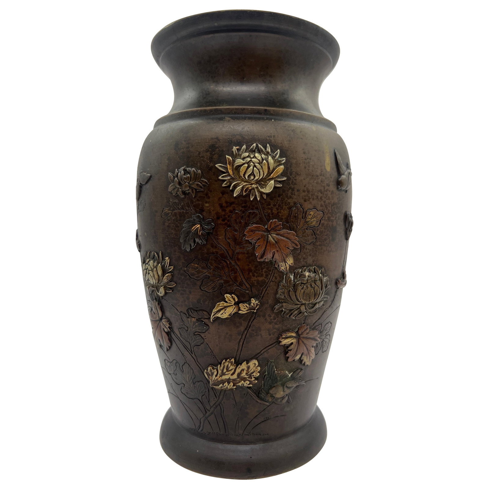 Antique Japanese Meiji Bronze Vase with Bird and Floral Design Signed: Antique Japanese Meiji Bronze Vase with Bird and Floral Design Signed This exquisite antique bronze vase from the Japanese Meiji Period showcases intricate detailing with traditional motifs, including