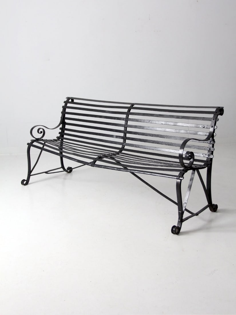 Vintage Wrought Iron Garden Bench with Scroll Arms: Vintage Wrought Iron Garden Bench with Scroll Arms Discover a charming vintage wrought iron bench, perfect for adding character to your garden or patio. This elegant piece features a classic black pai