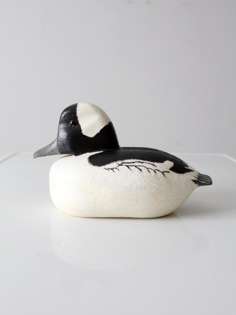 Betty & Ned Dollinger Vintage Duck Decoy Buffalo Head Drake: Betty & Ned Dollinger Vintage Duck Decoy Buffalo Head Drake This vintage Buffalo Head Drake decoy, crafted by Betty & Ned Dollinger, showcases Ned's expert hand-carving and Betty's intricate hand-pain