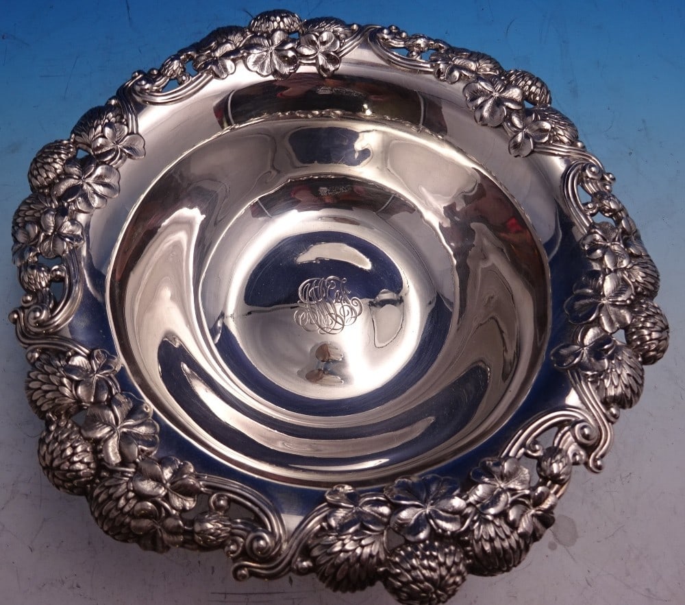 Sterling Silver 9 Inch Clover Pattern Fruit Bowl by Tiffany: Sterling Silver 9 Inch Clover Pattern Fruit Bowl by Tiffany This is a vintage Tiffany & Co. Clover pattern fruit bowl crafted in sterling silver (.925). The bowl features a multi-letter monogram and
