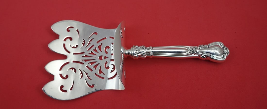 Gorham Chantilly Sterling Silver Asparagus Server Hooded Circa 1895 8 5/8": Gorham Chantilly Sterling Silver Asparagus Server Hooded Circa 1895 8 5/8" Presenting the Chantilly Asparagus Server by Gorham, crafted from high-quality sterling silver. This elegant serving piece fe