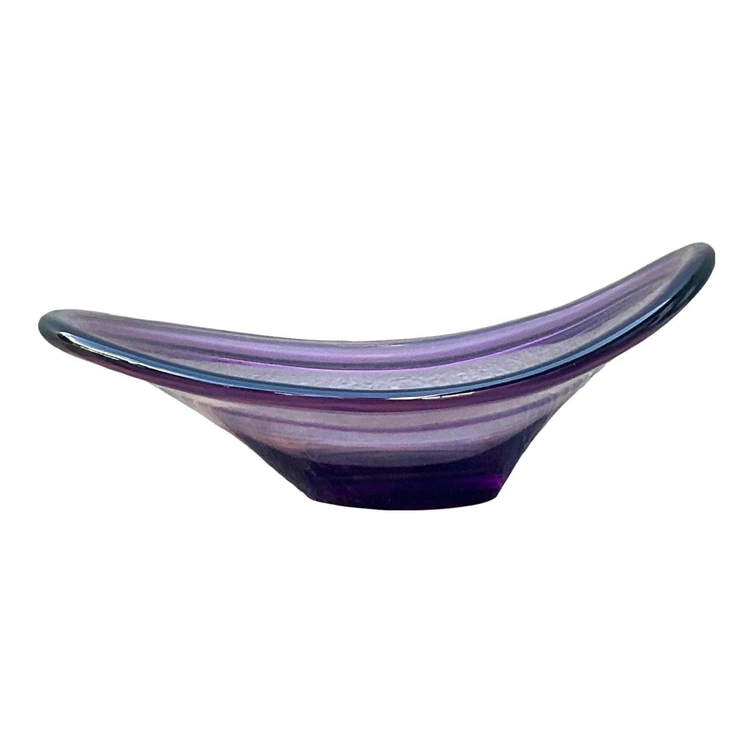 Vintage Italian Murano Style Purple Art Glass Bowl: Vintage Italian Murano Style Purple Art Glass Bowl Elevate your interior with this stunning vintage Italian art glass bowl, crafted in the style of the renowned Murano glass masters. This exquisite pi