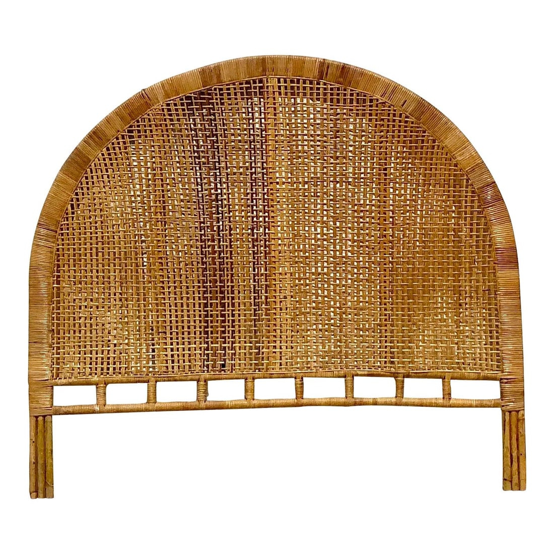 Vintage Woven Rattan Queen Headboard with Arched Design: Vintage Woven Rattan Queen Headboard with Arched Design Elevate your bedroom with this stunning Vintage Boho Woven Rattan Queen Headboard. Designed to transform your space into a serene, bohemian oasi