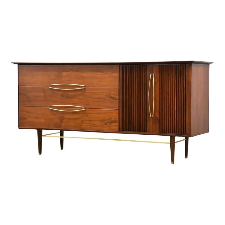Hobey Helen Mid Century Walnut Dresser for Baker: Hobey Helen Mid Century Walnut Dresser for Baker This stunning mid-century modern walnut dresser, designed by Hobey Helen for Baker Levett, features elegant brass stretchers and practical louvered doo