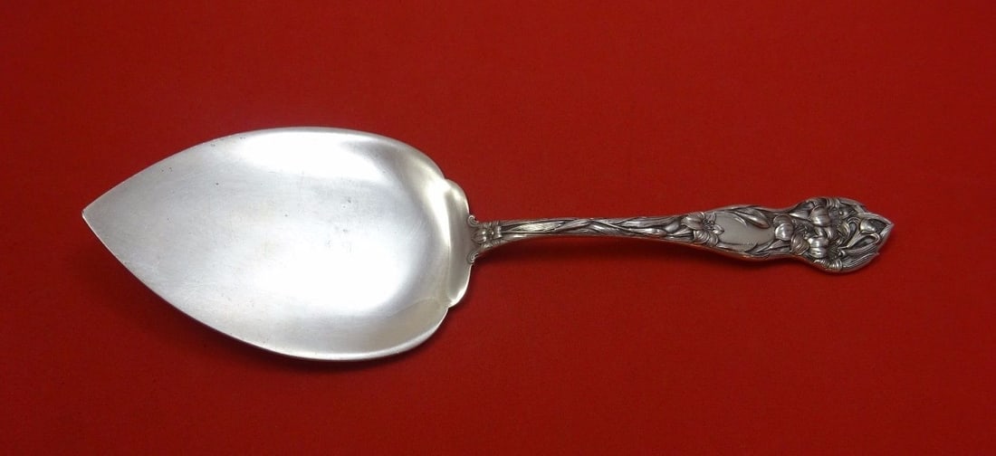 Watson Lily Sterling Silver Pie Server 9 3/4 Inches Flat Handle: Watson Lily Sterling Silver Pie Server 9 3/4 Inches Flat Handle This exquisite pie server, crafted by Watson, features an elegant Lily pattern. Made entirely of sterling silver, it measures 9 3/4 inch