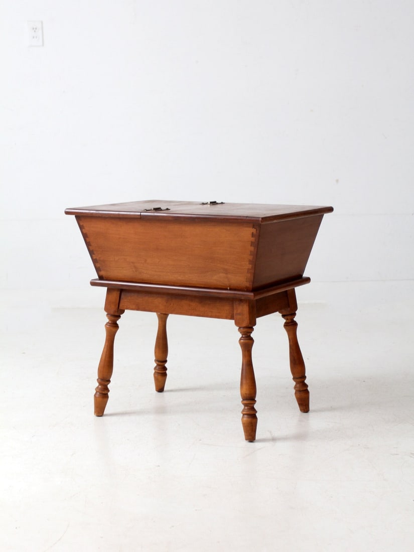 Mid-Century Heywood-Wakefield Maple Dough Box Table with Storage: Mid-Century Heywood-Wakefield Maple Dough Box Table with Storage This Mid-Century Heywood-Wakefield "dough box" side table from the 1950s showcases a charming Early American design, skillfully crafted
