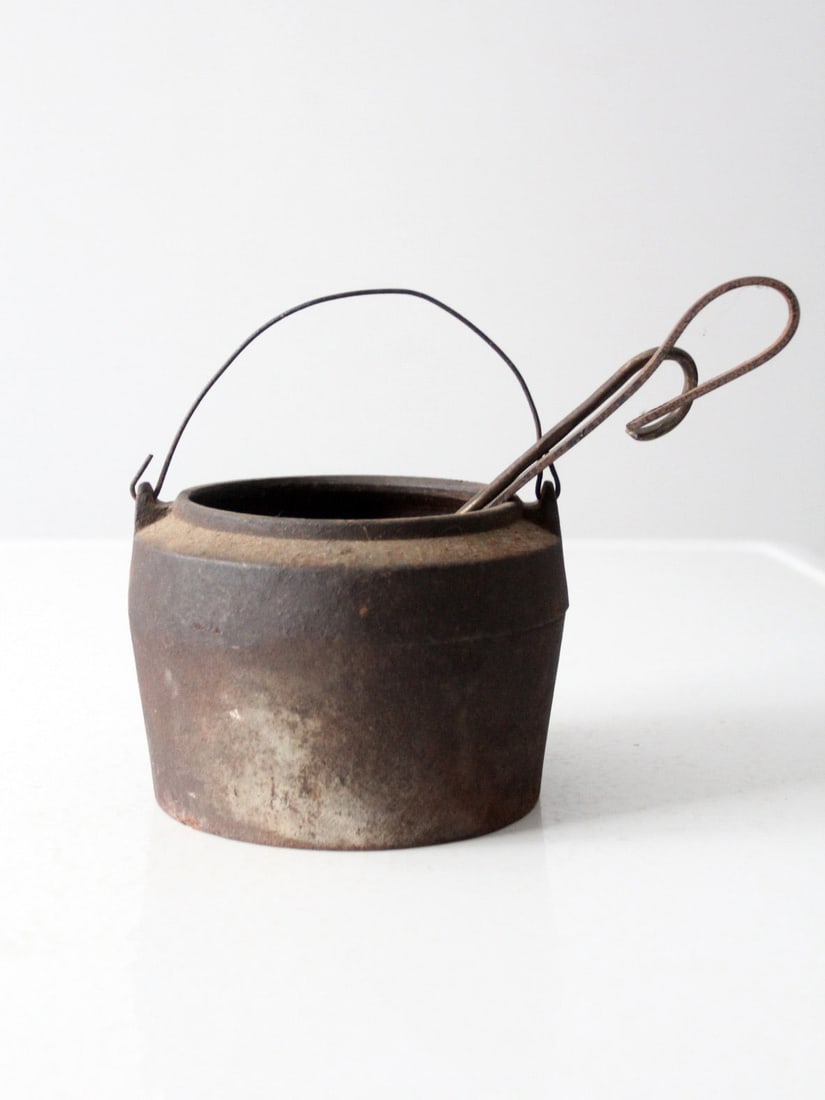 Antique Cast Iron Smelting Pot and Ladle Set: Antique Cast Iron Smelting Pot and Ladle Set This antique smelting pot and ladle set, crafted from durable cast iron, is a remarkable piece that showcases industrial history. Once utilized for melting