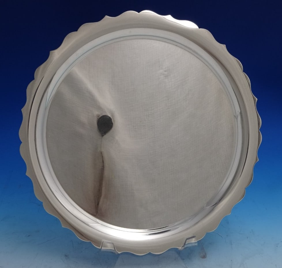 Tiffany & Co Sterling Silver Martini Plate 11 Inch #23364: Tiffany & Co Sterling Silver Martini Plate 11 Inch #23364 This exquisite Sterling Silver Martini Serving Plate from Tiffany & Co. showcases the brand's renowned craftsmanship and timeless design. Meas
