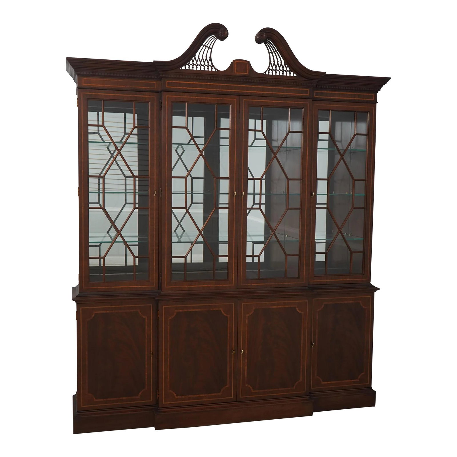Hickory White Flame Mahogany Lighted Breakfront China Cabinet: Hickory White Flame Mahogany Lighted Breakfront China Cabinet This stunning Flame Mahogany Breakfront China Cabinet showcases high-quality construction and timeless traditional style. With a lighted i