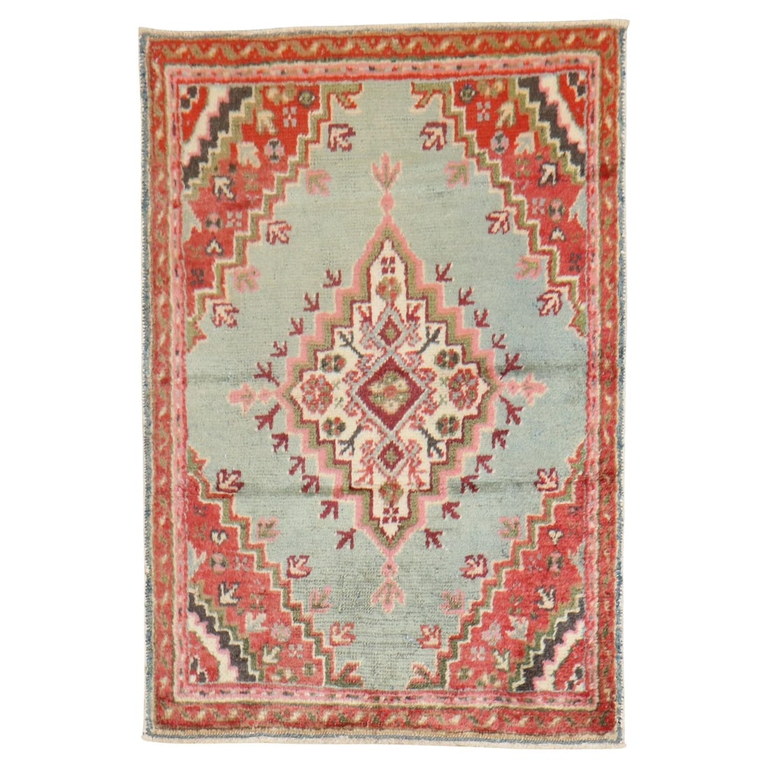 Early 20th Century Turkish Oushak Wool Scatter Rug in Pistachio and Red: Early 20th Century Turkish Oushak Wool Scatter Rug in Pistachio and Red This early 20th-century Turkish Oushak rug features a pistachio green, red, and pink color palette and is hand-woven from wool. 