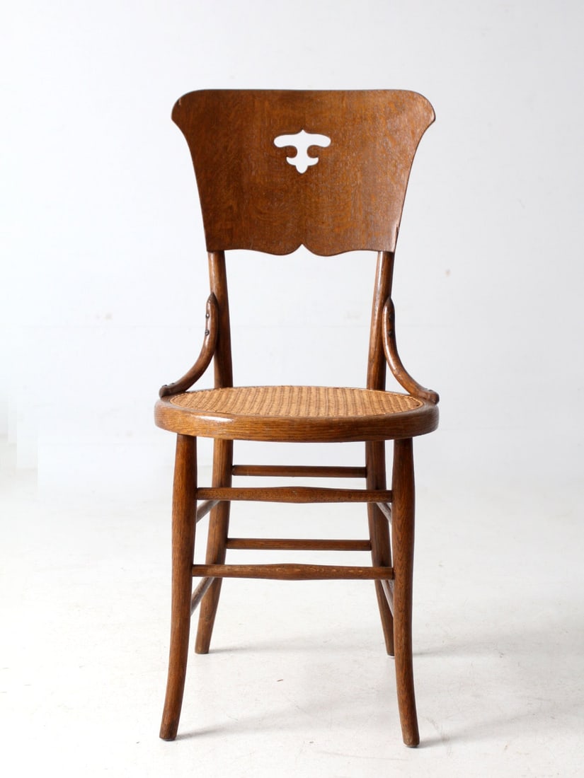 Antique Early 1900s Bentwood Chair with Caned Seat: Antique Early 1900s Bentwood Chair with Caned Seat This exquisite early 1900s American bentwood chair features a beautifully shaped back adorned with a small pierced motif, accentuating its elegant an