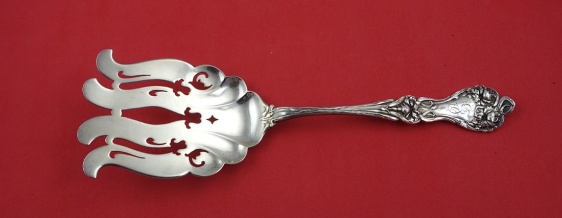 Alvin Majestic Sterling Silver Asparagus Fork 9 1/4": Alvin Majestic Sterling Silver Asparagus Fork 9 1/4" This exquisite asparagus fork from the Majestic pattern by Alvin showcases the timeless elegance of sterling silver craftsmanship. Measuring 9 1/4 
