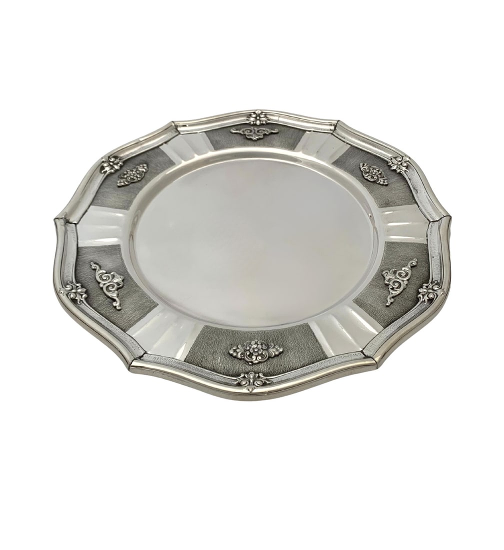Handmade 925 Sterling Silver Floral Leaf Round Tray 10.25 Inch: Handmade 925 Sterling Silver Floral Leaf Round Tray 10.25 Inch This exquisite round tray is crafted from fine 925 sterling silver and showcases a stunning combination of handmade floral and leaf appli