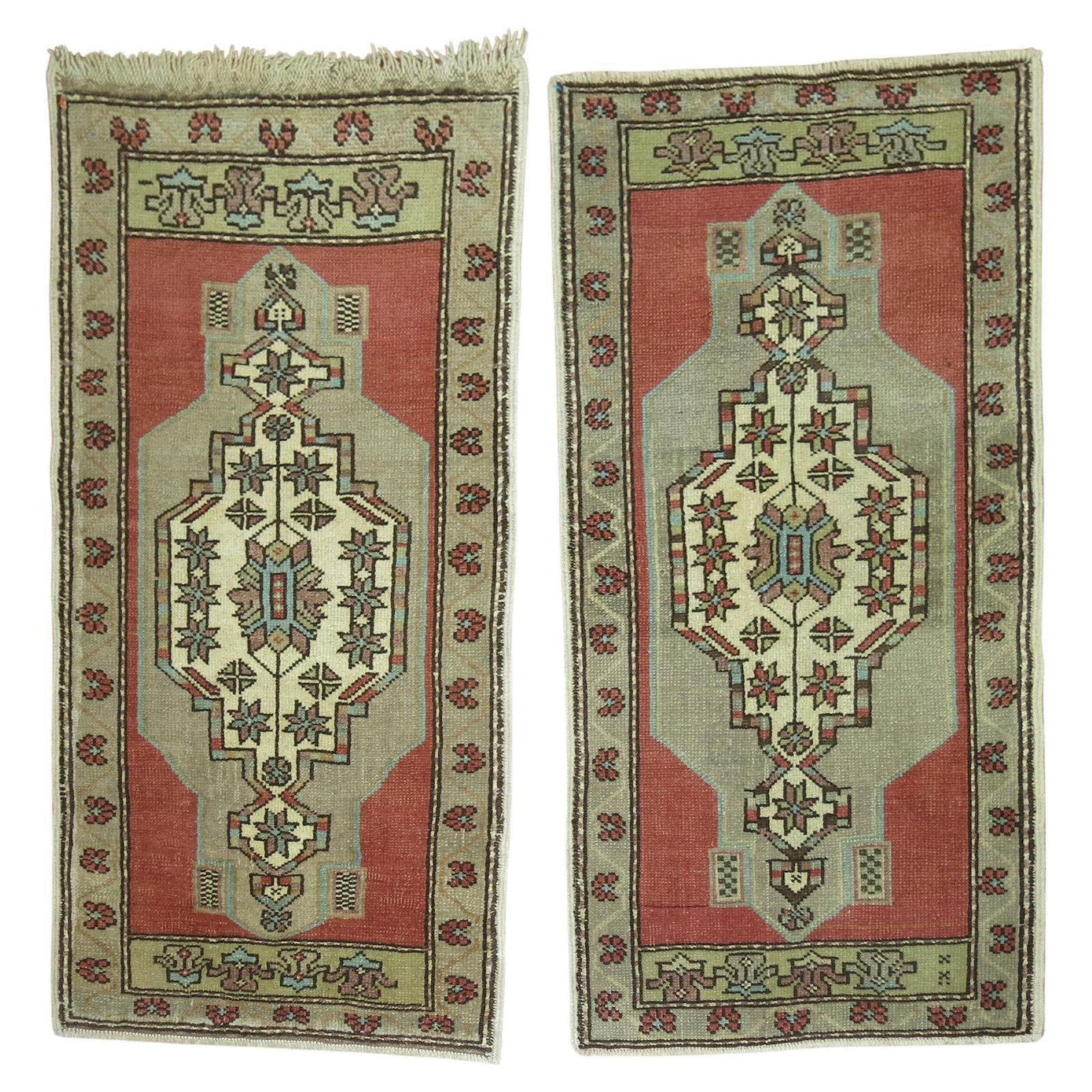 Set of 2 Vintage Turkish Yastik Rugs Sultanabad Wool Hand-Knotted: Set of 2 Vintage Turkish Yastik Rugs Sultanabad Wool Hand-Knotted Enhance your decor with this exquisite pair of Vintage Turkish Yastik Rugs, crafted in the mid 20th century. These rugs are hand-knott
