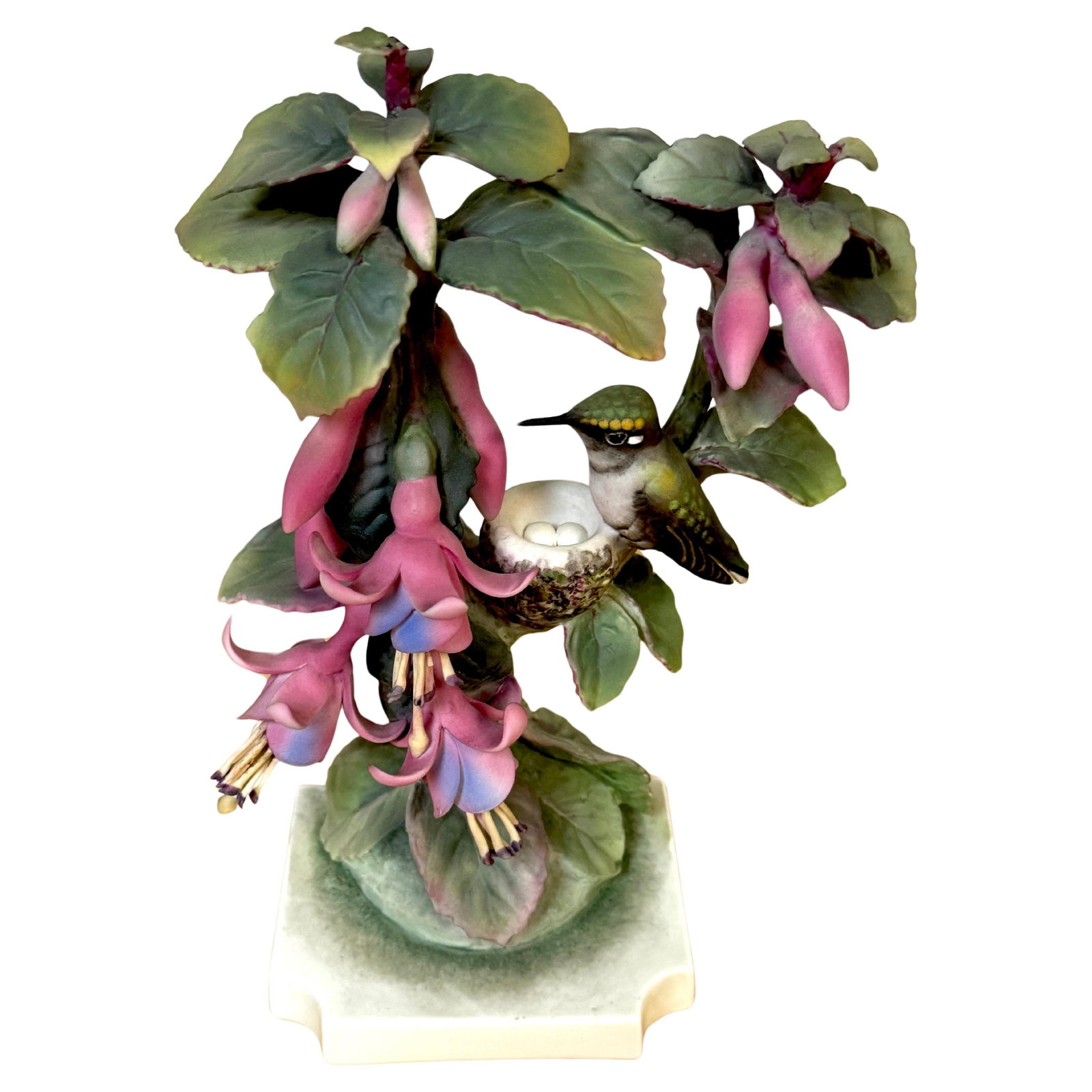 Royal Worcester Dorothy Doughty Ruby-Throated Hummingbird Sculpture with Custom Crate: Royal Worcester Dorothy Doughty Ruby-Throated Hummingbird Sculpture with Custom Crate This exquisite porcelain sculpture features a Ruby-Throated Hummingbird (Archilochus colubris) designed by the ren