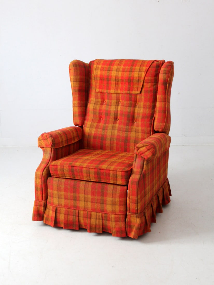 1970s Vintage Plaid Recliner Red Gold Tweed Classic Lounge Chair: 1970s Vintage Plaid Recliner Red Gold Tweed Classic Lounge Chair This vintage 1970s plaid recliner exudes classic charm, featuring a striking red and gold plaid tweed design. The chair is designed for
