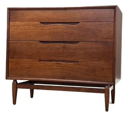 1960s Walnut Mid Century Dresser Chest by Foster McDavid: 1960s Walnut Mid Century Dresser Chest by Foster McDavid This stunning mid-century modern dresser chest, crafted from walnut, features four spacious drawers and is a perfect addition to any contempora