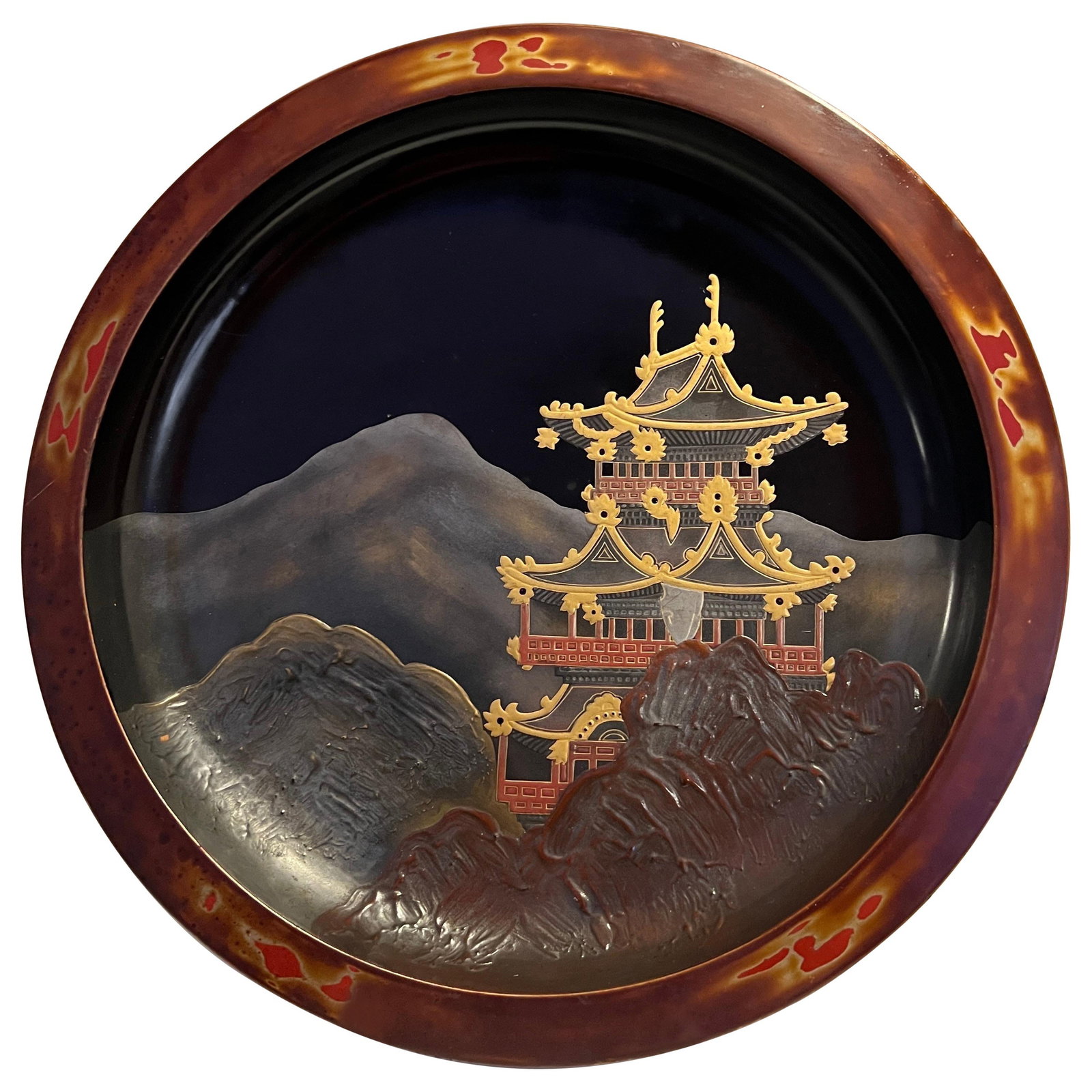 Taisho Period Japanese Lacquer Tray Maki-e Mount Fuji Decoration: Taisho Period Japanese Lacquer Tray Maki-e Mount Fuji Decoration This exquisite Japanese lacquer tray from the Taisho period features stunning Maki-e decoration in gold, black, and red. Expertly craft
