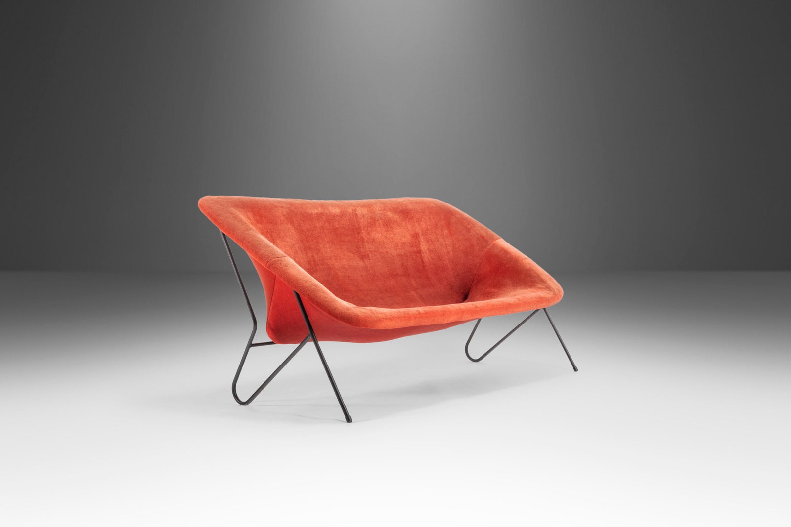 Vintage Italian Modern Sling Sofa Red Velvet Iron Frame 1970s: Vintage Italian Modern Sling Sofa Red Velvet Iron Frame 1970s This Vintage Italian Modern Sling Sofa showcases a striking design with its original red velvet upholstery and robust iron frame, crafted 