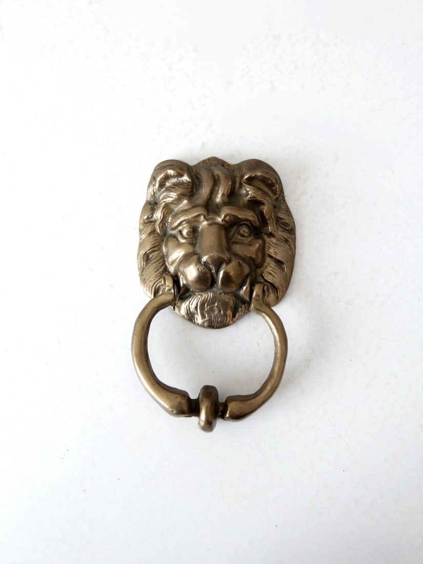 Vintage Brass Lion Head Door Knocker 6.5 inch: Vintage Brass Lion Head Door Knocker 6.5 inch Enhance your home entrance with this striking vintage brass door knocker, beautifully designed in the shape of a lion's head. The knocker features a swing