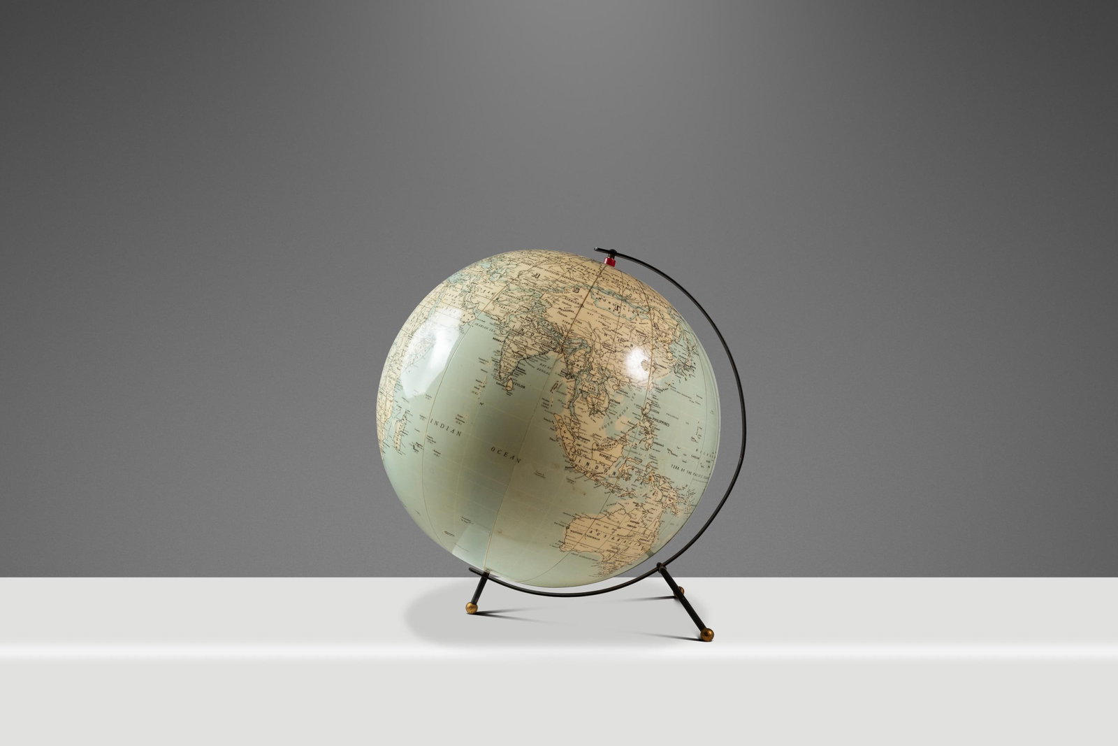 Vintage Mid-Century Modern Inflatable Globe with Metal Stand 1950s C.S. & Hammond Co.: Vintage Mid-Century Modern Inflatable Globe with Metal Stand 1950s C.S. & Hammond Co. Discover this exquisite Mid-Century Modern Space Age Inflatable Table Top Globe, designed by C.S. & Hammond & Co. 