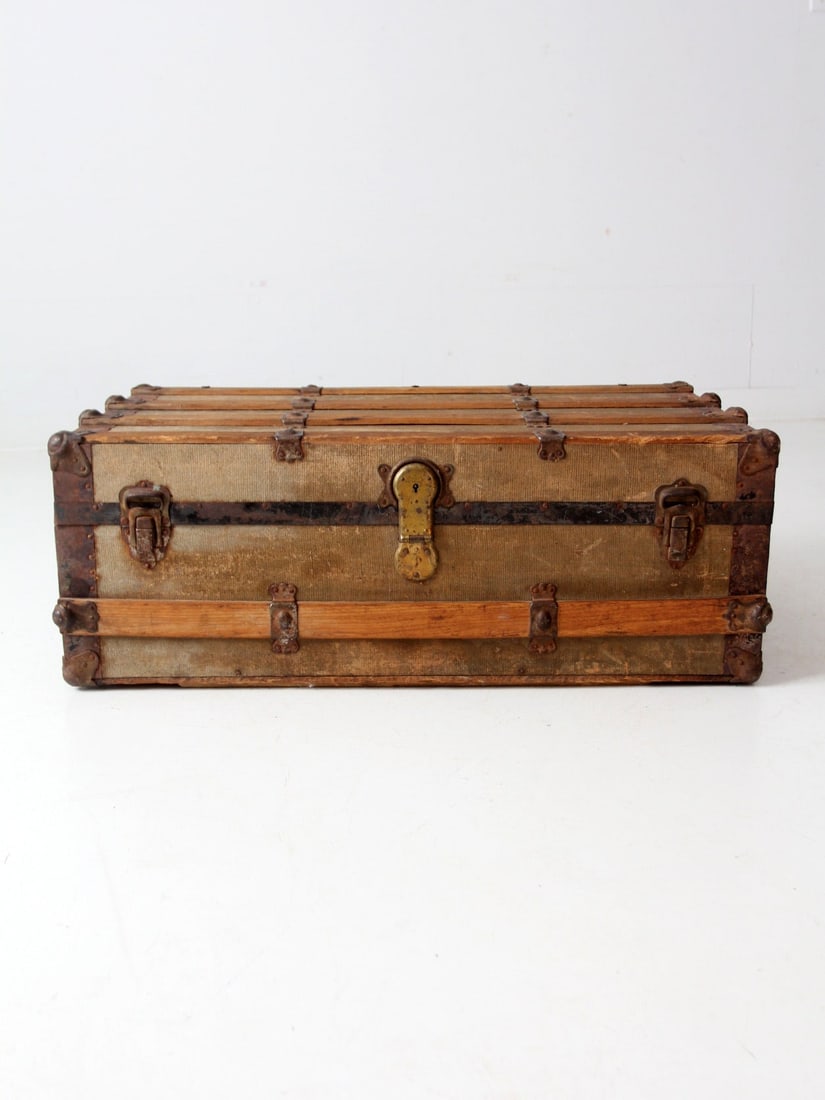 Vintage Antique Steamer Trunk with Leather Handles 37x21.5x13.5: Vintage Antique Steamer Trunk with Leather Handles 37x21.5x13.5 Discover a charming antique steamer trunk, perfect for adding a touch of vintage elegance to your home. This wooden trunk features a fla