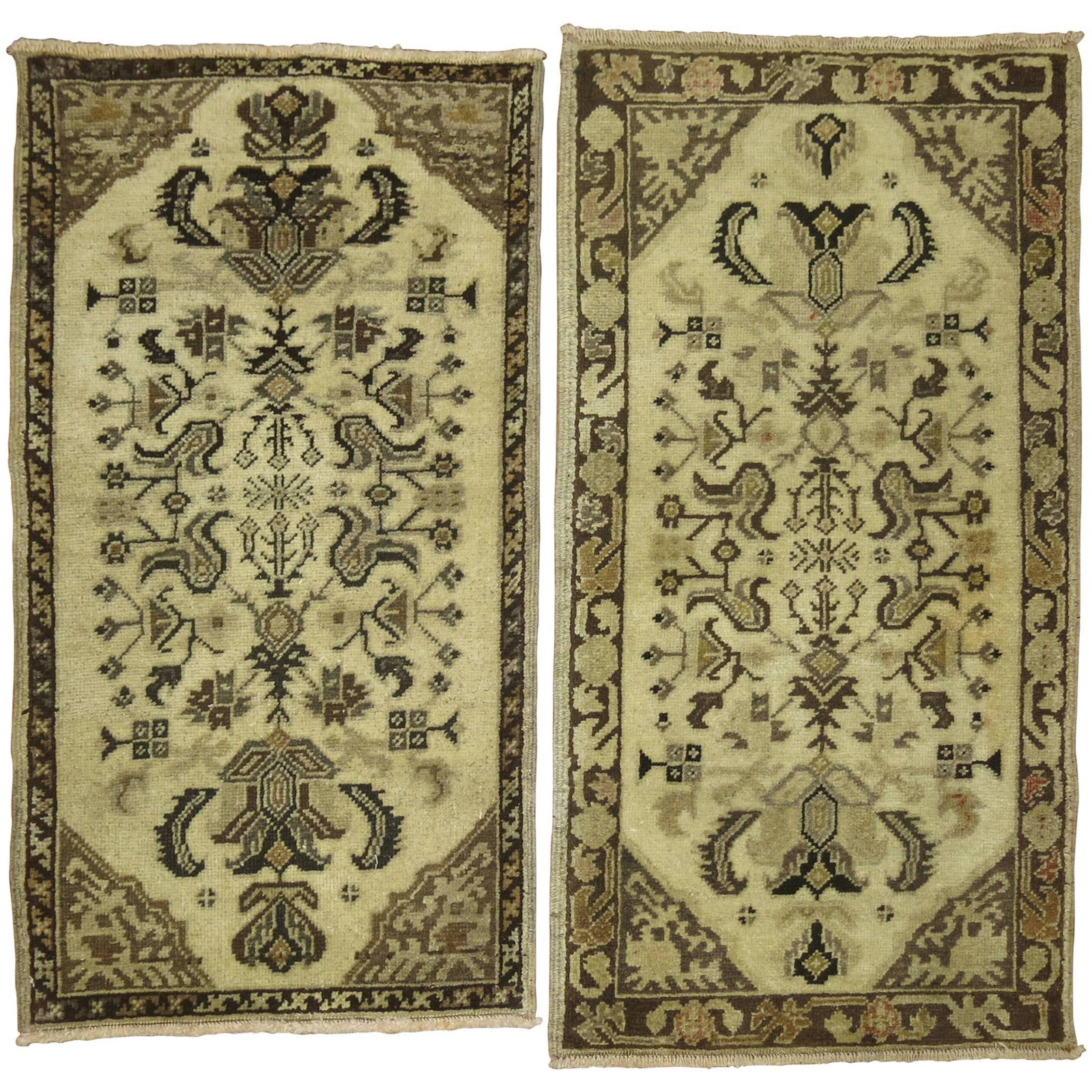 Vintage Set of 2 Turkish Oushak Wool Rug Mats Georgian Style: Vintage Set of 2 Turkish Oushak Wool Rug Mats Georgian Style This exquisite pair of Turkish Oushak Anatolian rug mats showcases a unique vintage charm, featuring a harmonious blend of beige and brown 
