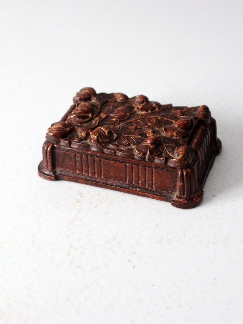 1940s Vintage Syroco Wood Cigarette Box with Paisley Design: 1940s Vintage Syroco Wood Cigarette Box with Paisley Design This vintage Syroco Wood cigarette box, dating back to the 1940s, showcases a unique cast composite wood construction that mimics a hand-car